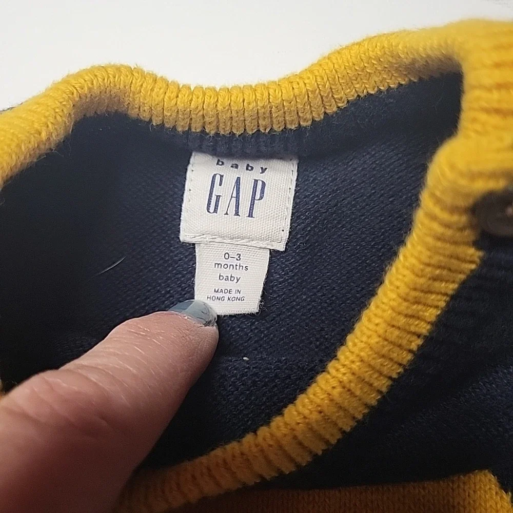 BABY GAP Crewneck Navy Blue Sweater‎ Boys Yellow Dinosaur Sweater Top Size 0-3mo